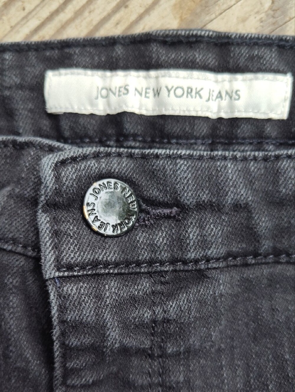 Jones New York Straight Leg Jeans With Bleached AREA ON BACK OF HEM 20W - Picture 4 of 10